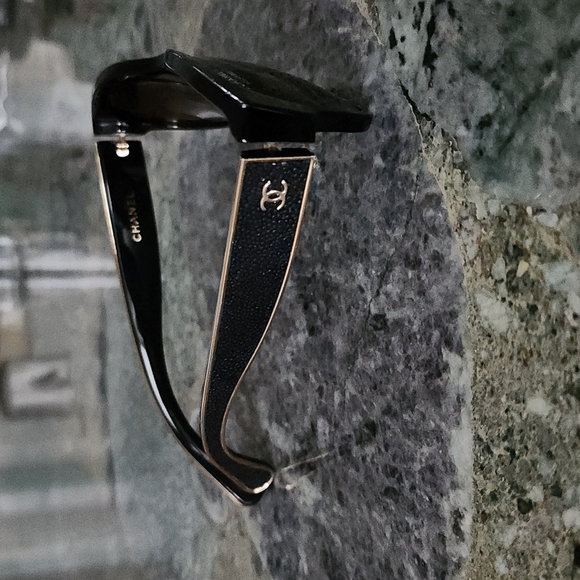 Authentic CHANEL Retro Sunglasses - Picture 4 of 16